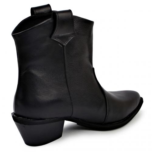  Ботинок Козаки черная кожа 
